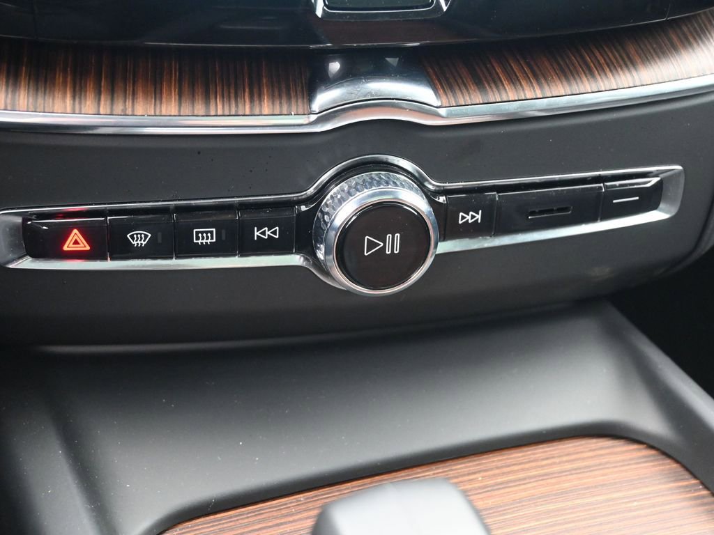 Used 2024 Volvo XC60 B5 Plus w/ Protection Package Premier image 15