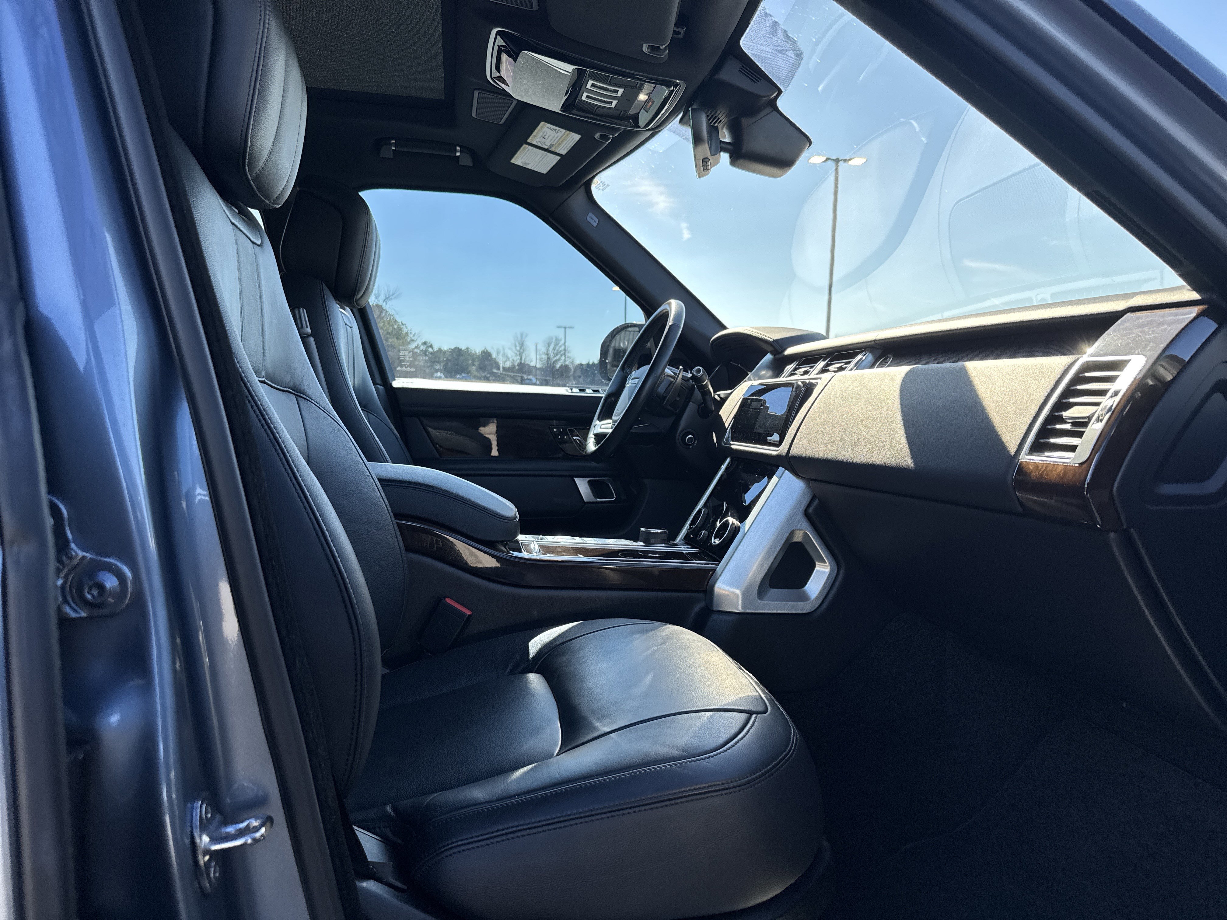 Used 2021 Land Rover Range Rover image 32