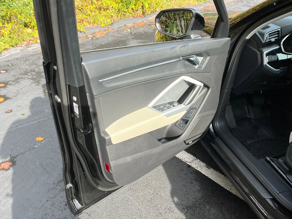 Used 2022 Audi Q3 2.0T Premium Plus w/ Premium Plus Package image 11