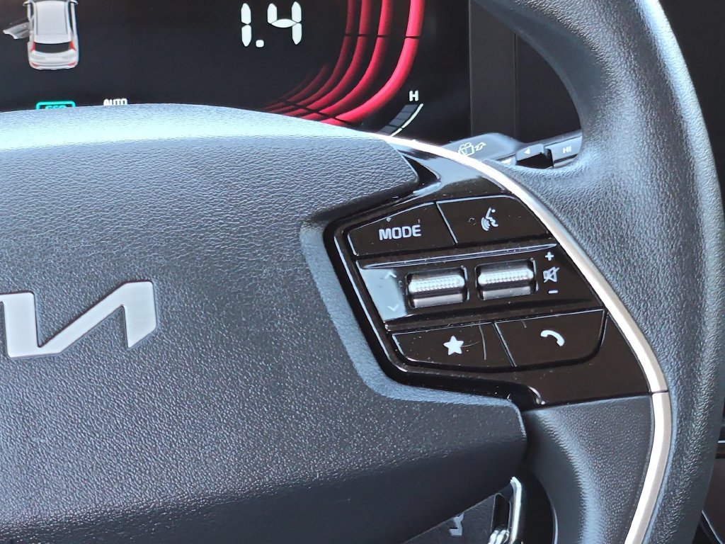 Used 2025 Kia Niro LX FWD image 21