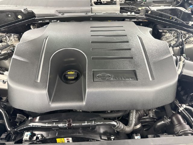 Certified 2023 Land Rover Defender 130 SE AWD/4WD image 32