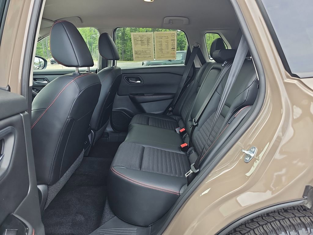 Used 2025 Nissan Rogue SV image 18