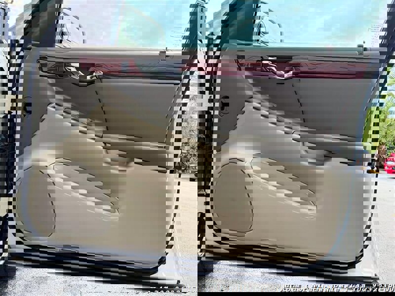 Used 2001 Cadillac De Ville w/ Comfort/Convenience Pkg image 32