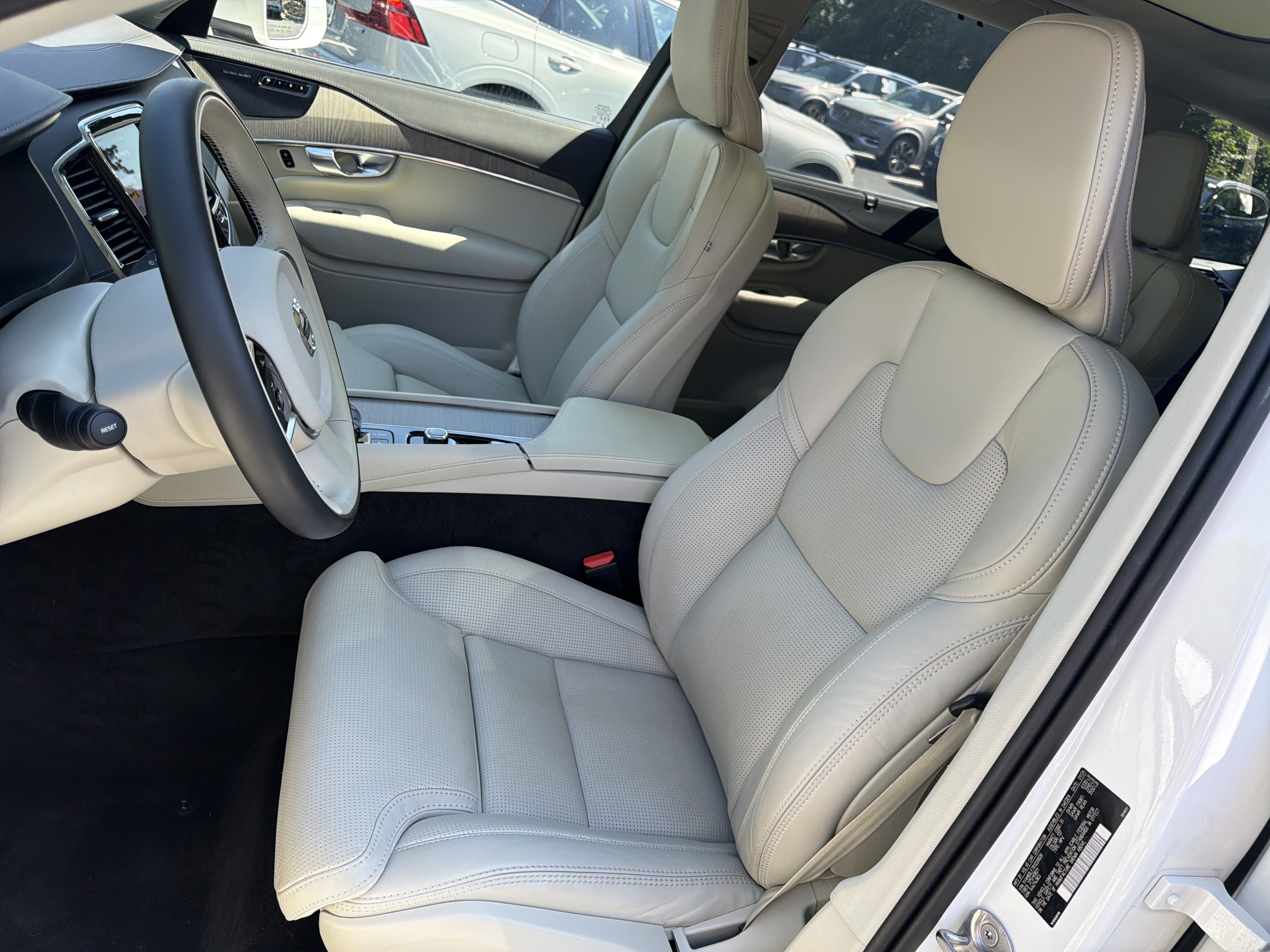 Certified 2024 Volvo XC90 T8 Ultimate w/ Protection Package Premier AWD/4WD image 16