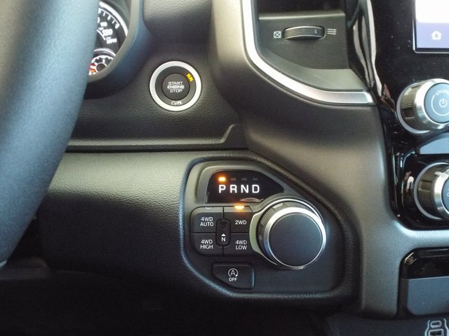 New 2026 RAM 1500 4x4 Crew Cab image 34