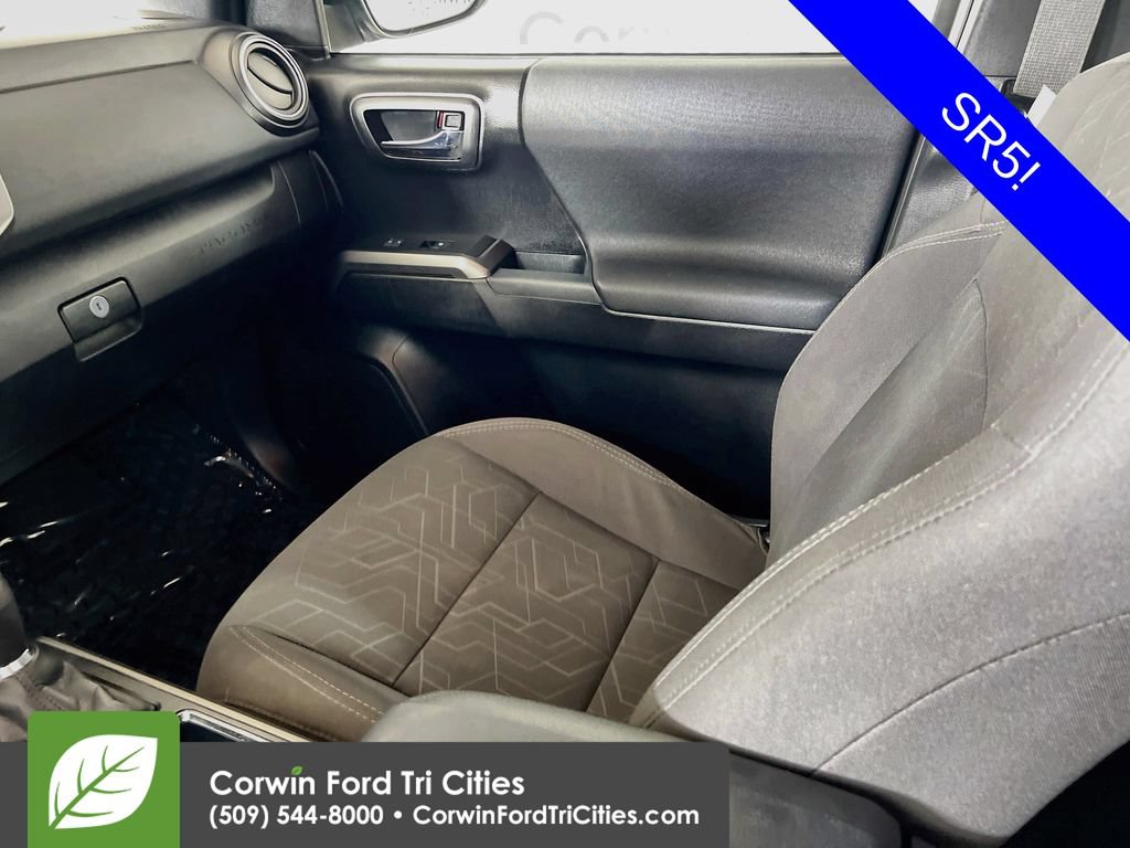 Used 2017 Toyota Tacoma SR5 AWD/4WD image 27