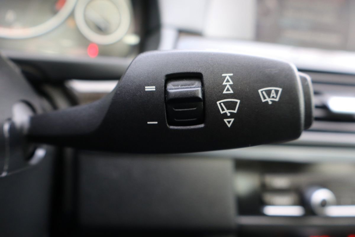 Used 2013 BMW 550i xDrive Sedan image 33