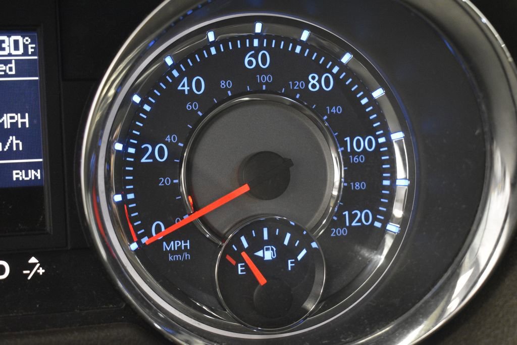 Used 2015 Chrysler Town & Country Touring w/ Driver Convenience Group image 47