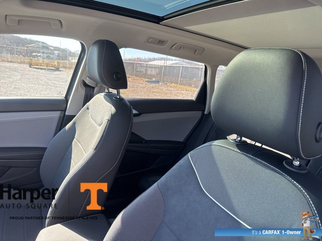 Used 2024 Volkswagen Taos SE w/ Panoramic Sunroof Package image 12