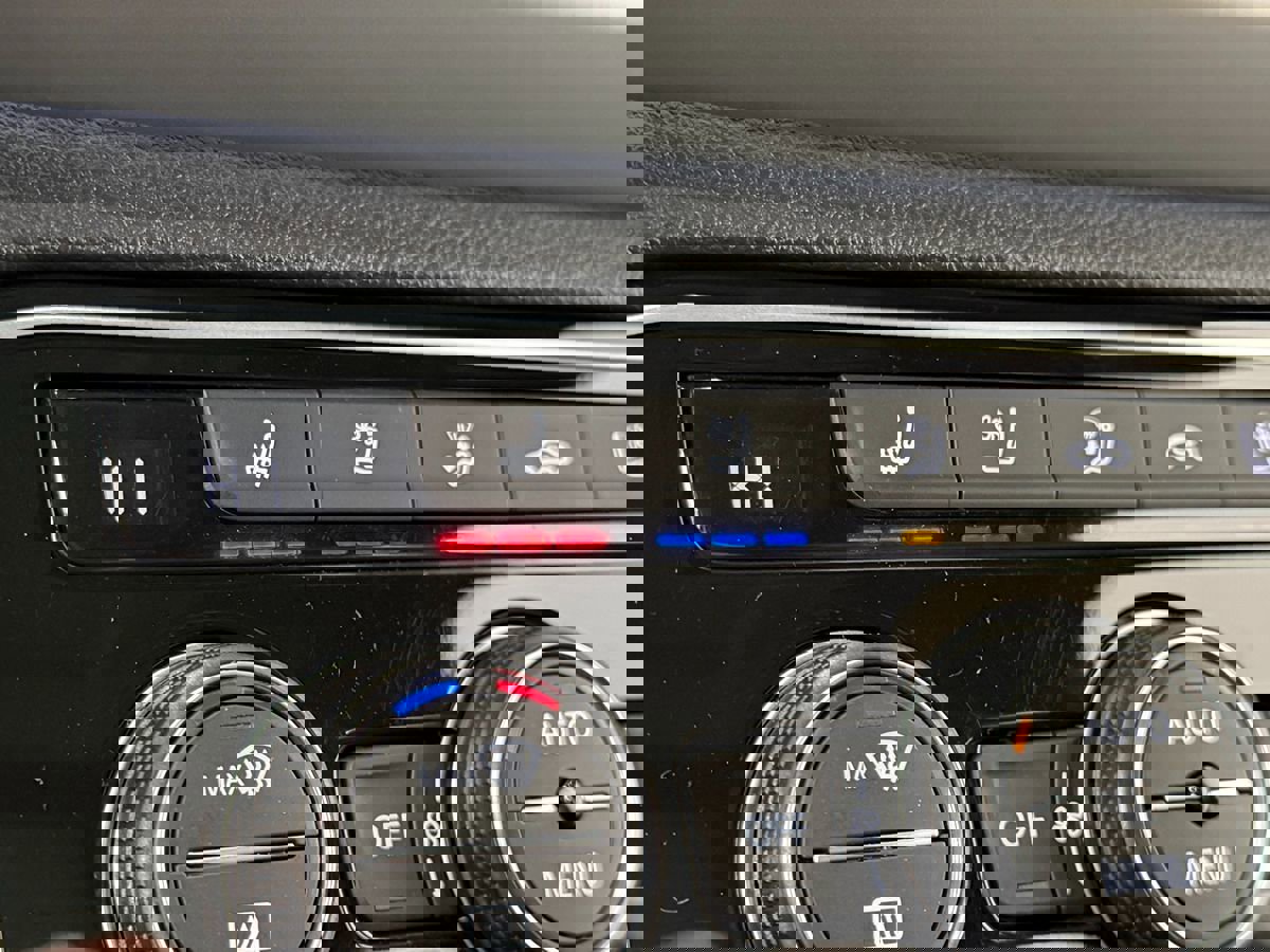 Used 2021 Volkswagen Atlas Cross Sport SEL Premium image 26