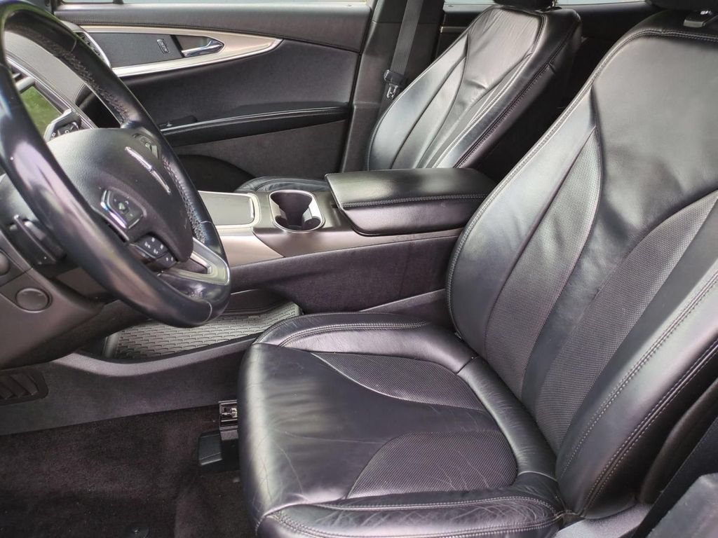 Used 2017 Lincoln MKX Select FWD image 12