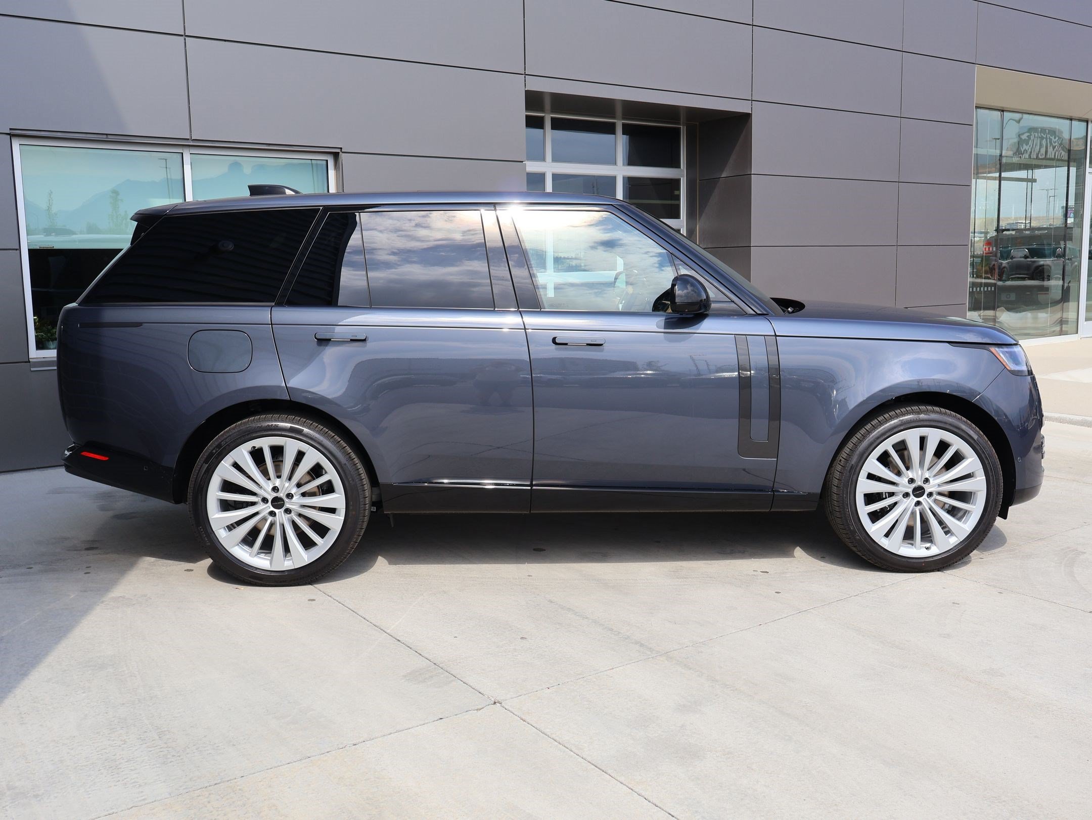 New 2026 Land Rover Range Rover SE AWD/4WD image 4