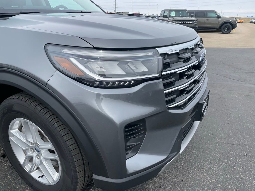 Used 2025 Ford Explorer Active image 28