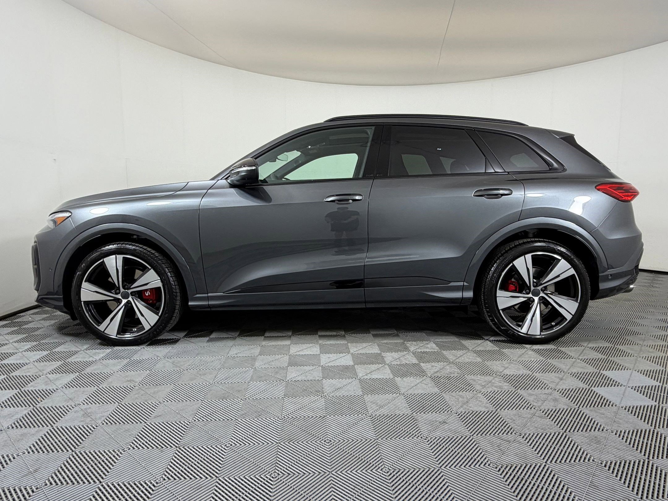 New 2026 Audi SQ5 Premium Plus AWD/4WD image 2