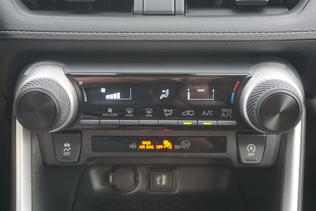 Used 2023 Toyota RAV4 LE AWD/4WD image 10