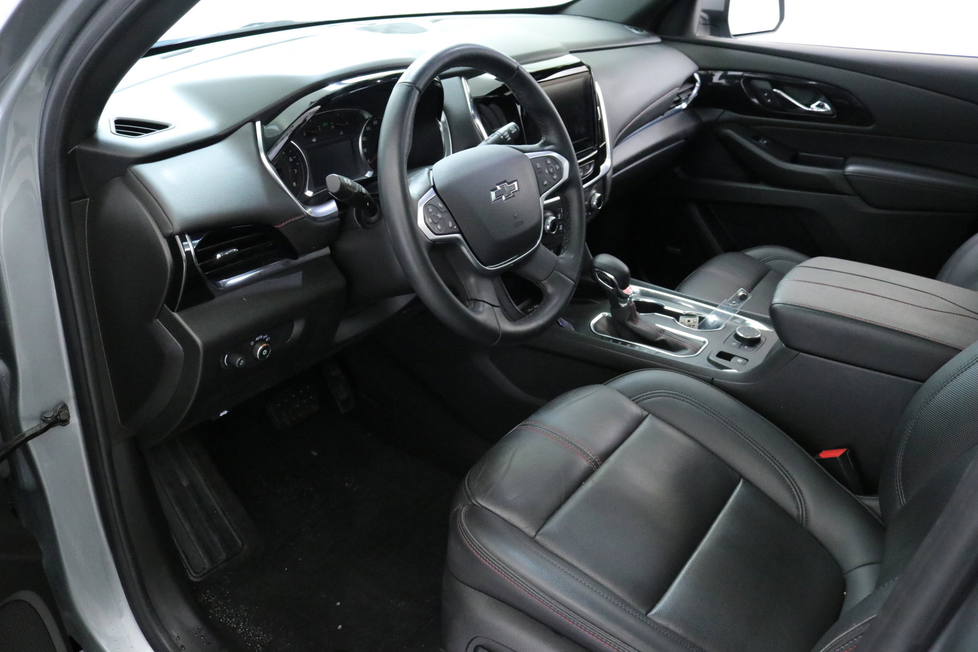 Used 2023 Chevrolet Traverse RS image 23