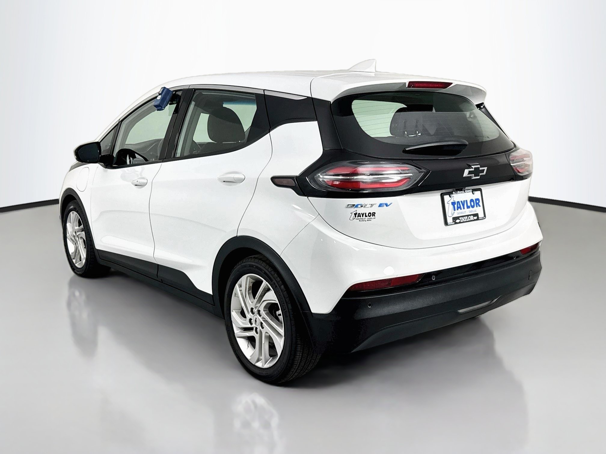 Certified 2023 Chevrolet Bolt LT w/ Driver Confidence Package FWD image 5