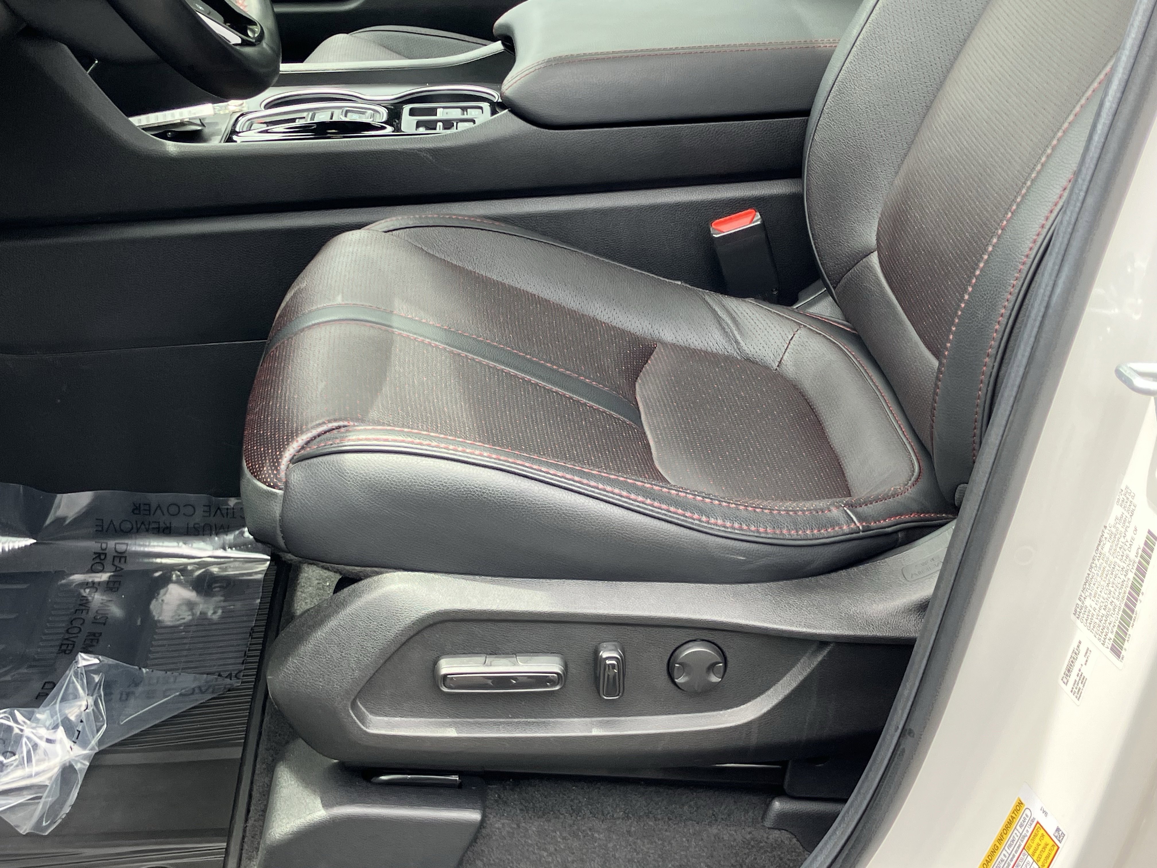 Used 2025 Honda Pilot Black Edition image 17
