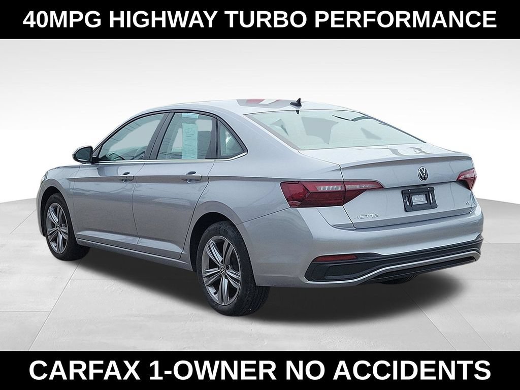 Used 2024 Volkswagen Jetta SE FWD image 3