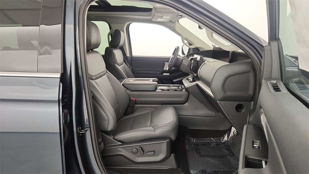 New 2025 Ford Expedition Active image 42