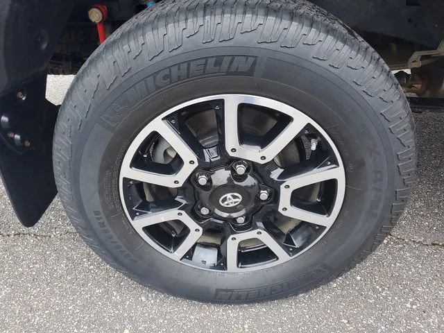 Used 2017 Toyota Tundra Limited w/ Limited Premium Package AWD/4WD image 9