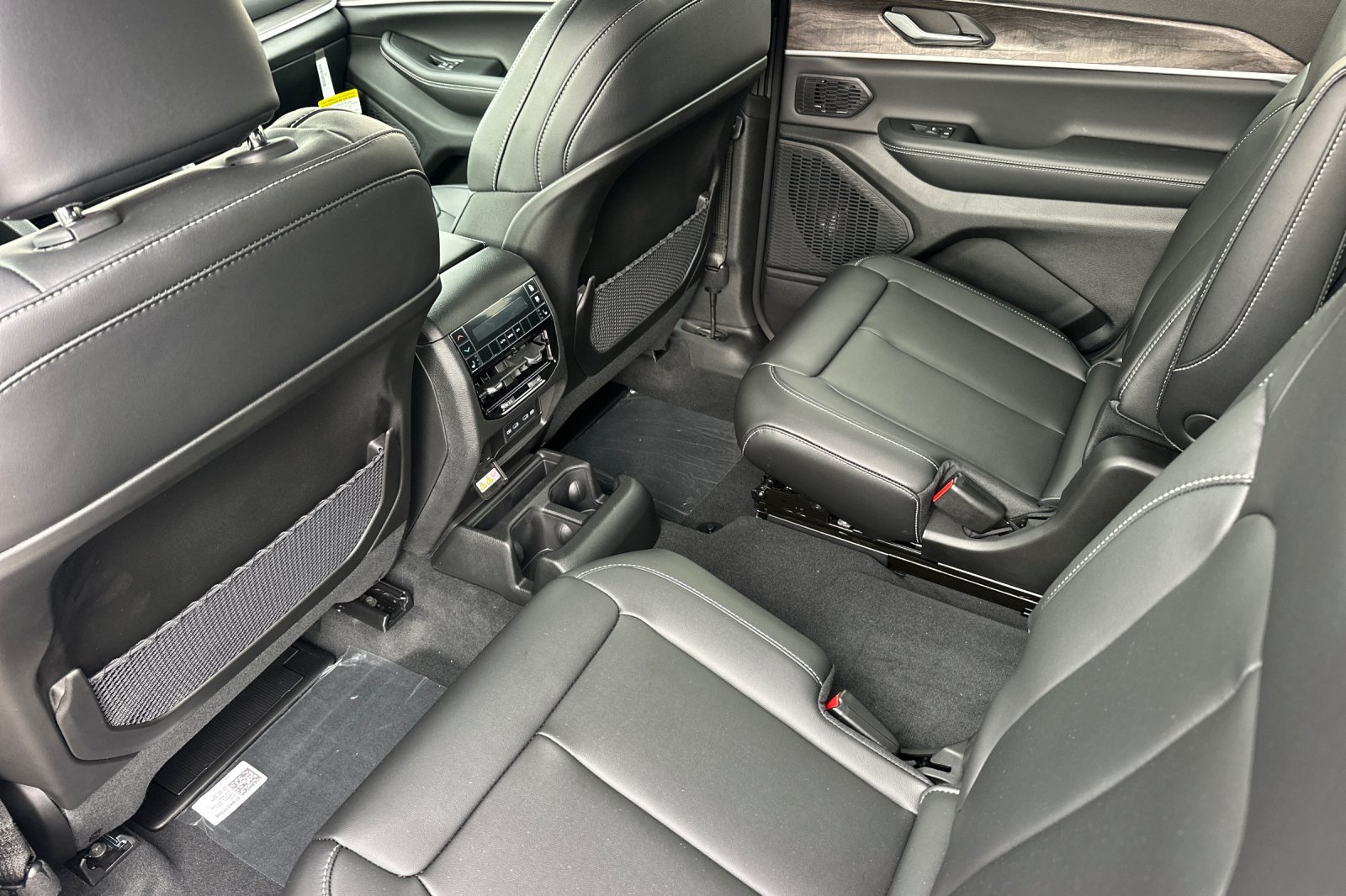 New 2026 Jeep Grand Cherokee L Limited w/ Limited Altitude Package AWD/4WD image 11