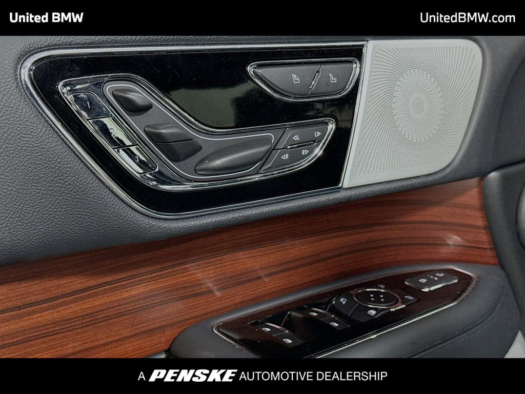 Used 2024 Lincoln Navigator Reserve image 3