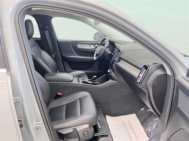 Used 2024 Volvo XC40 B5 Core image 12
