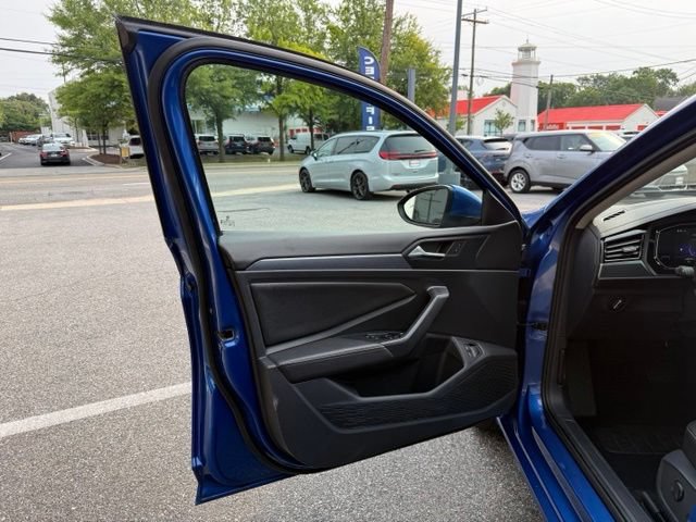 Used 2024 Volkswagen Jetta SE FWD image 15