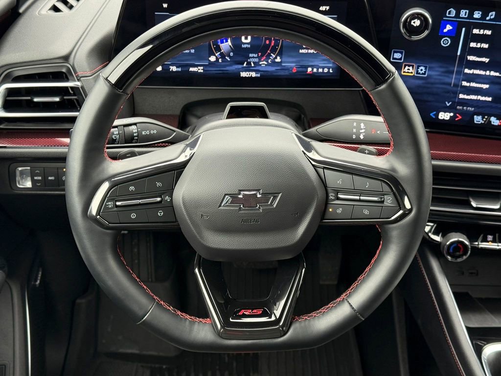 Used 2025 Chevrolet Traverse RS image 28