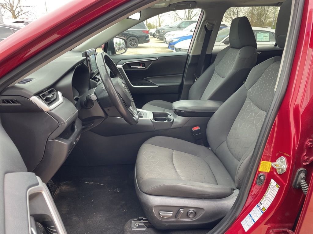 Used 2020 Toyota RAV4 XLE w/ Convenience Package AWD/4WD image 8