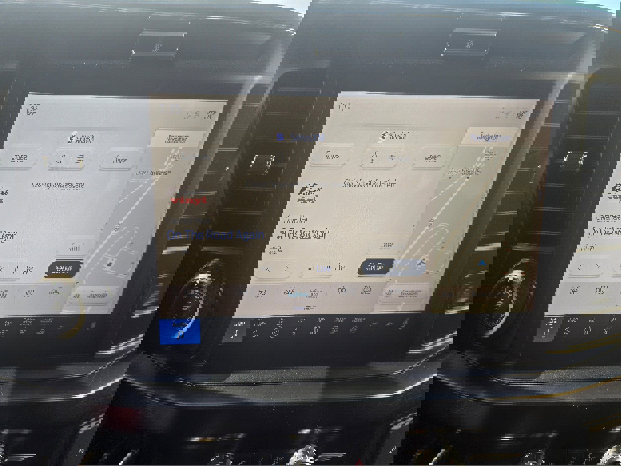 New 2026 Ford F250 Lariat w/ Black Appearance Package image 19