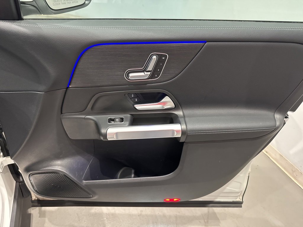 Used 2023 Mercedes-Benz EQB 300 4MATIC w/ Exclusive Package image 37