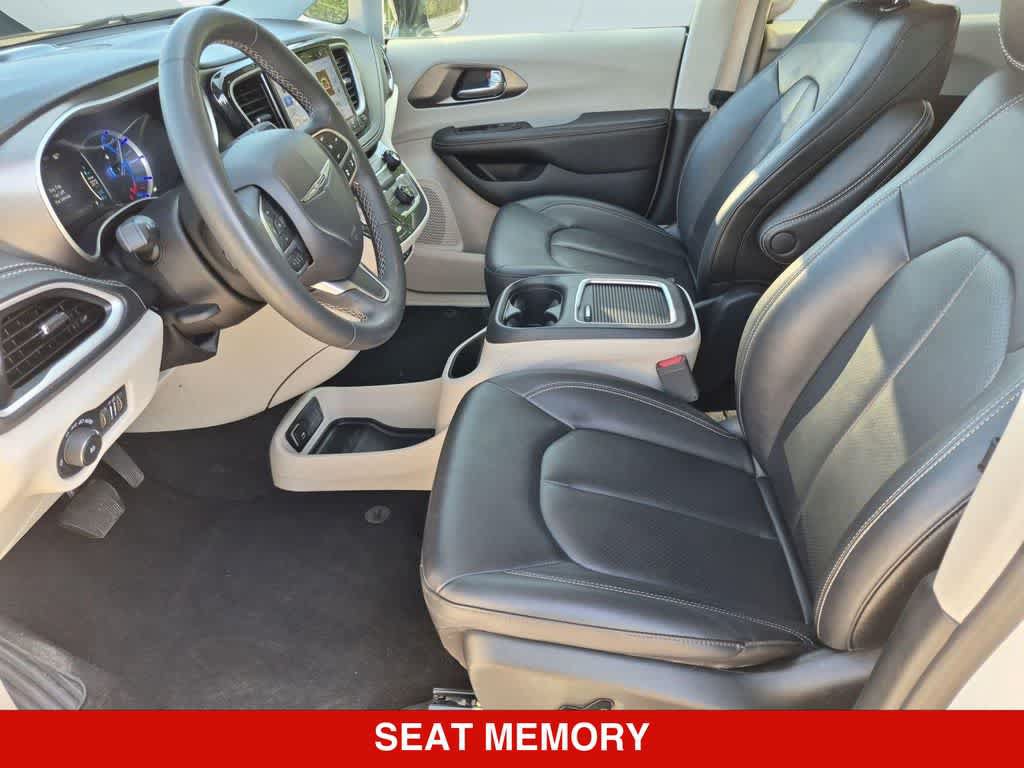 Used 2024 Chrysler Pacifica Limited FWD image 15