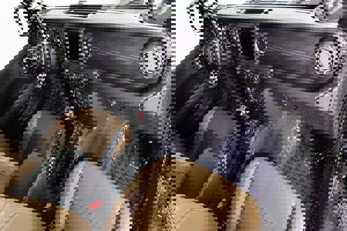 Used 2021 Jeep Wrangler Unlimited Sahara image 30