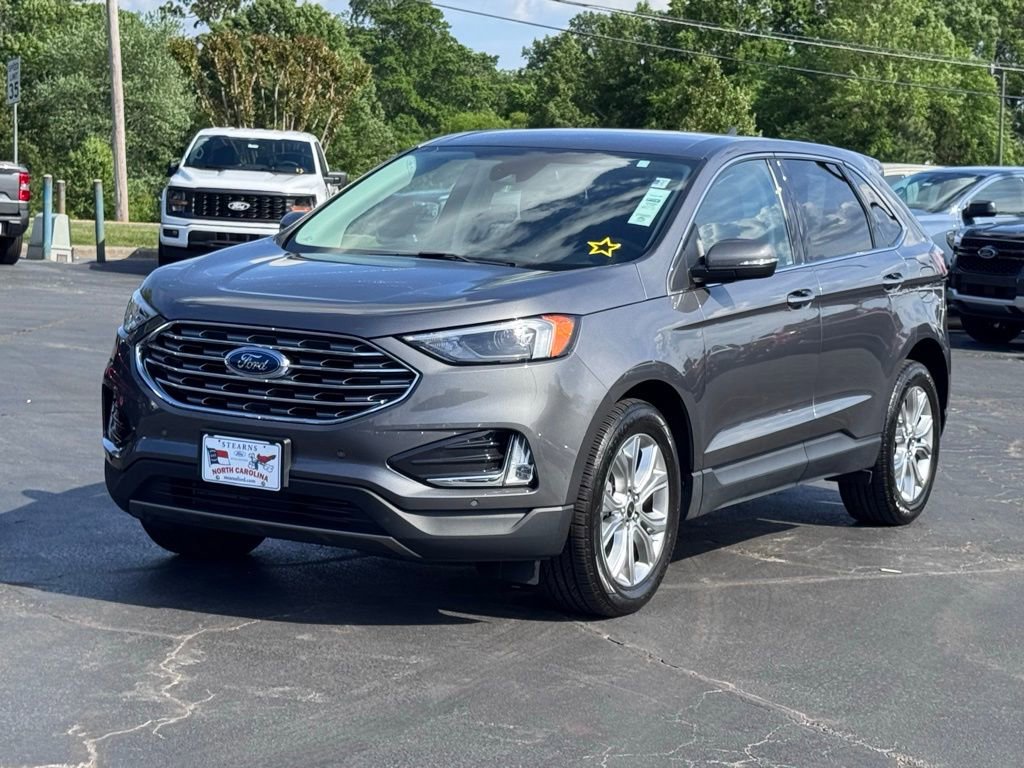 Used 2024 Ford Edge Titanium image 2