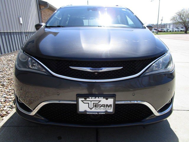 Used 2019 Chrysler Pacifica Touring-L Plus w/ Advanced Safetytec Group FWD image 2