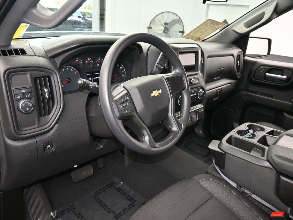 Used 2025 Chevrolet Silverado 1500 Custom image 10