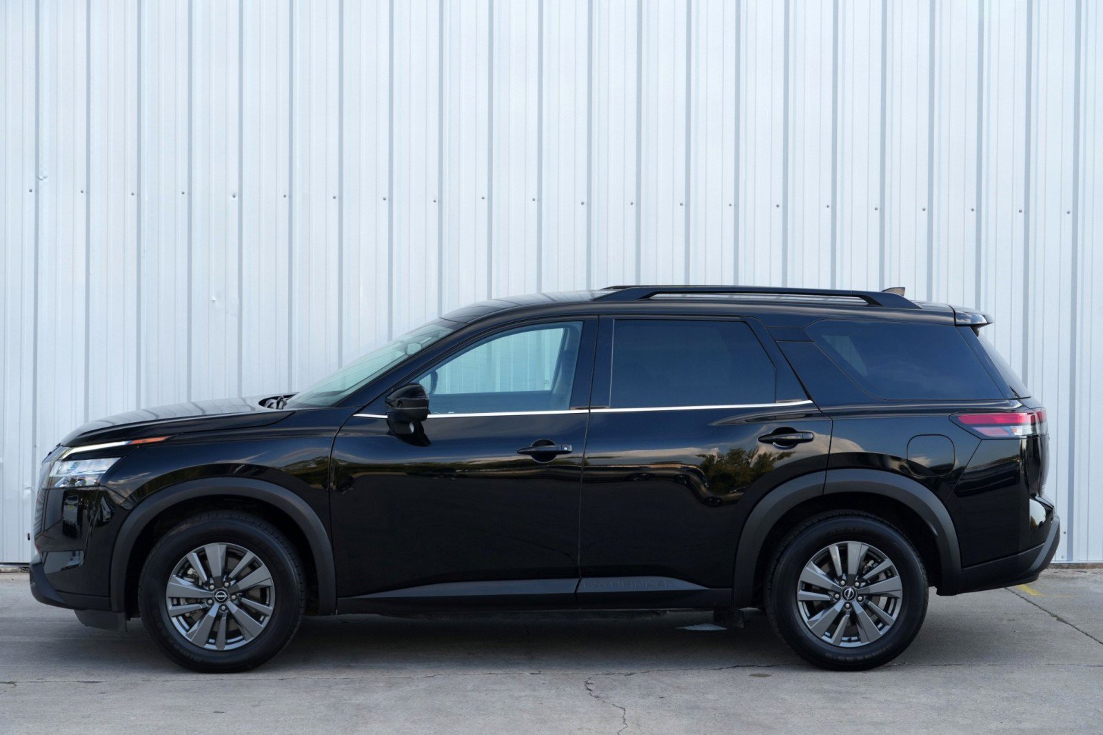 Used 2022 Nissan Pathfinder SV image 45