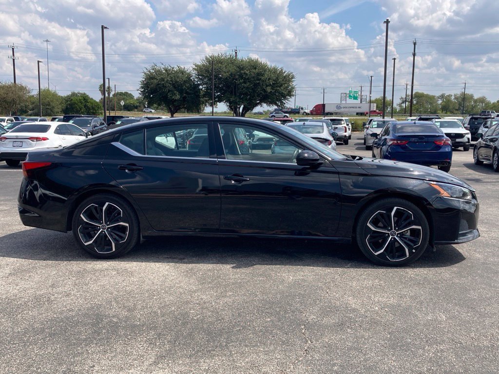 Used 2025 Nissan Altima 2.5 SR FWD image 4