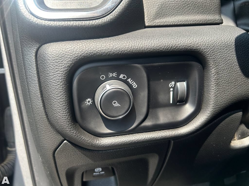Certified 2024 RAM 1500 Laramie RWD image 28