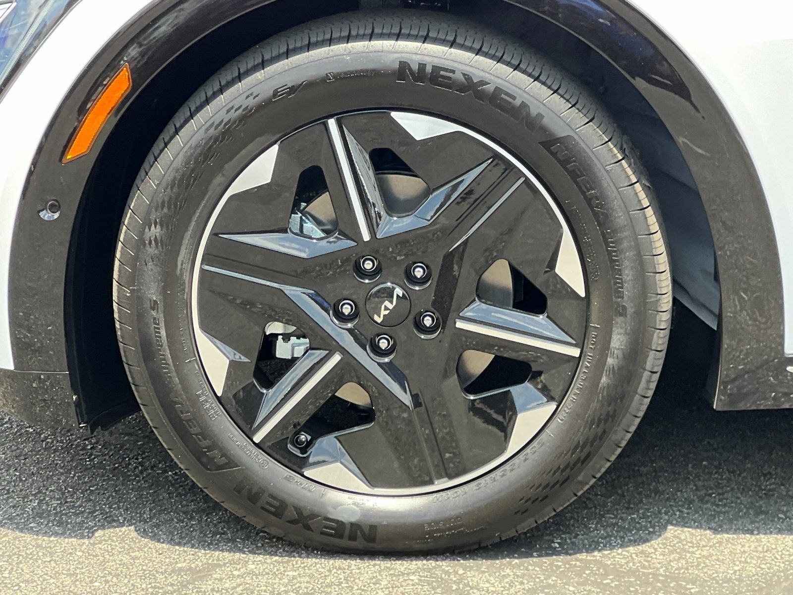 New 2026 Kia EV6 Wind AWD/4WD image 32