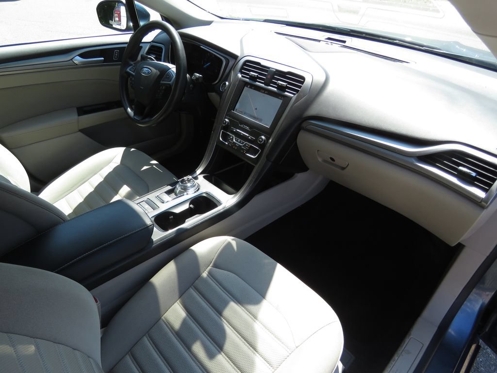Used 2019 Ford Fusion SE FWD image 12