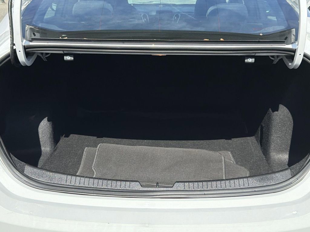 Used 2025 Chevrolet Malibu RS image 24