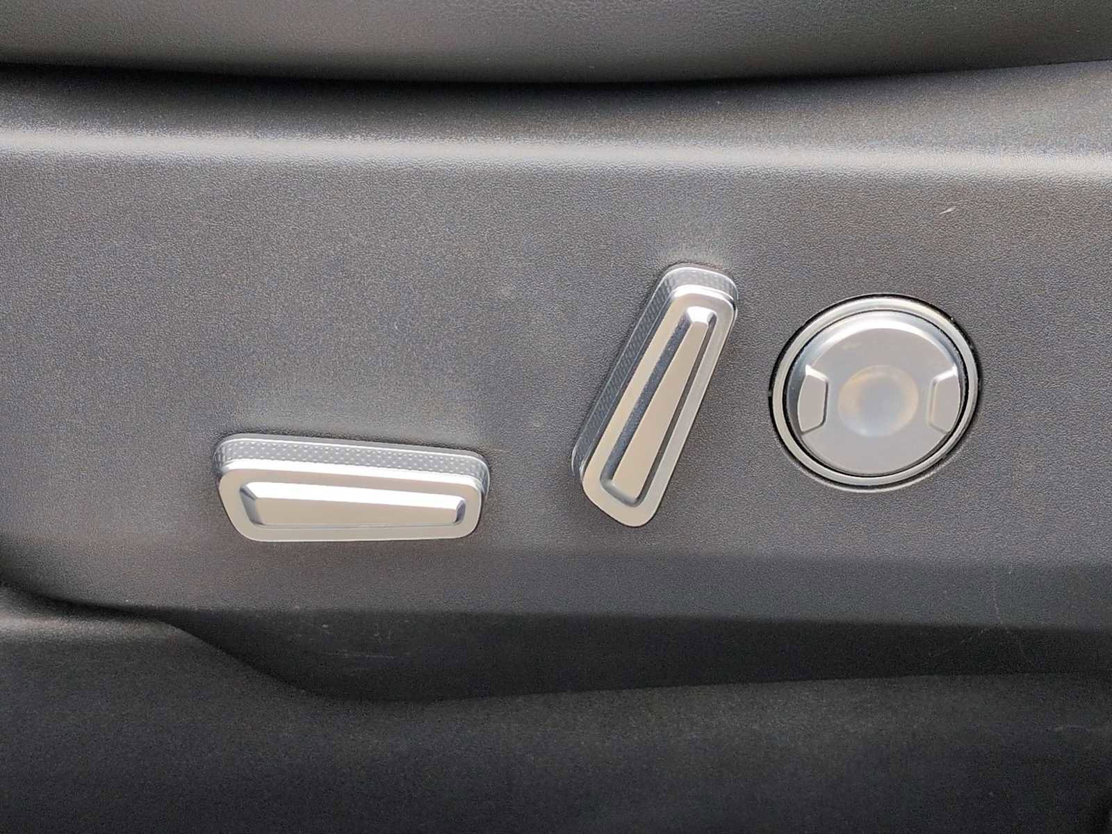 Used 2024 Lincoln Nautilus Reserve image 17