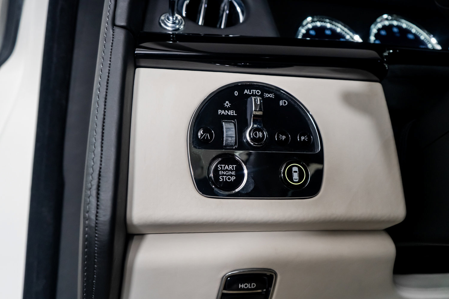 Used 2019 Rolls-Royce Phantom Sedan image 46