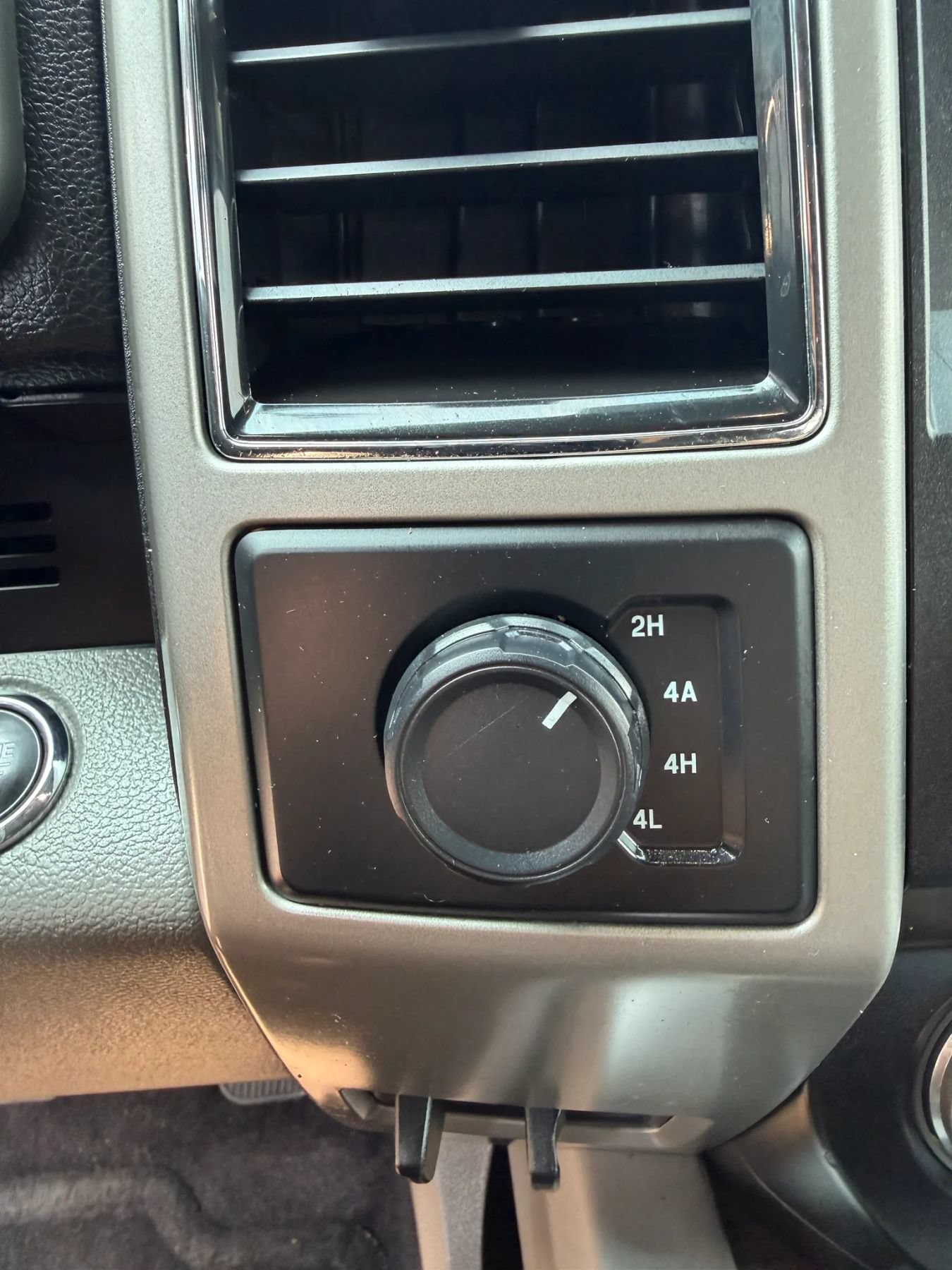 Used 2017 Ford F150 Lariat w/ Equipment Group 502A Luxury AWD/4WD image 27