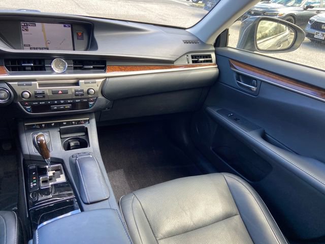 Used 2015 Lexus ES 350 w/ Luxury Package image 16