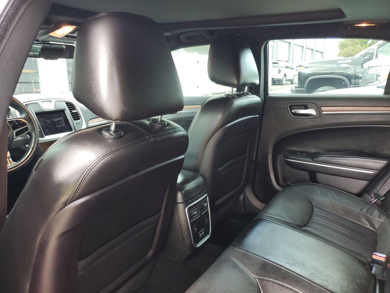 Used 2019 Chrysler 300 C RWD image 8