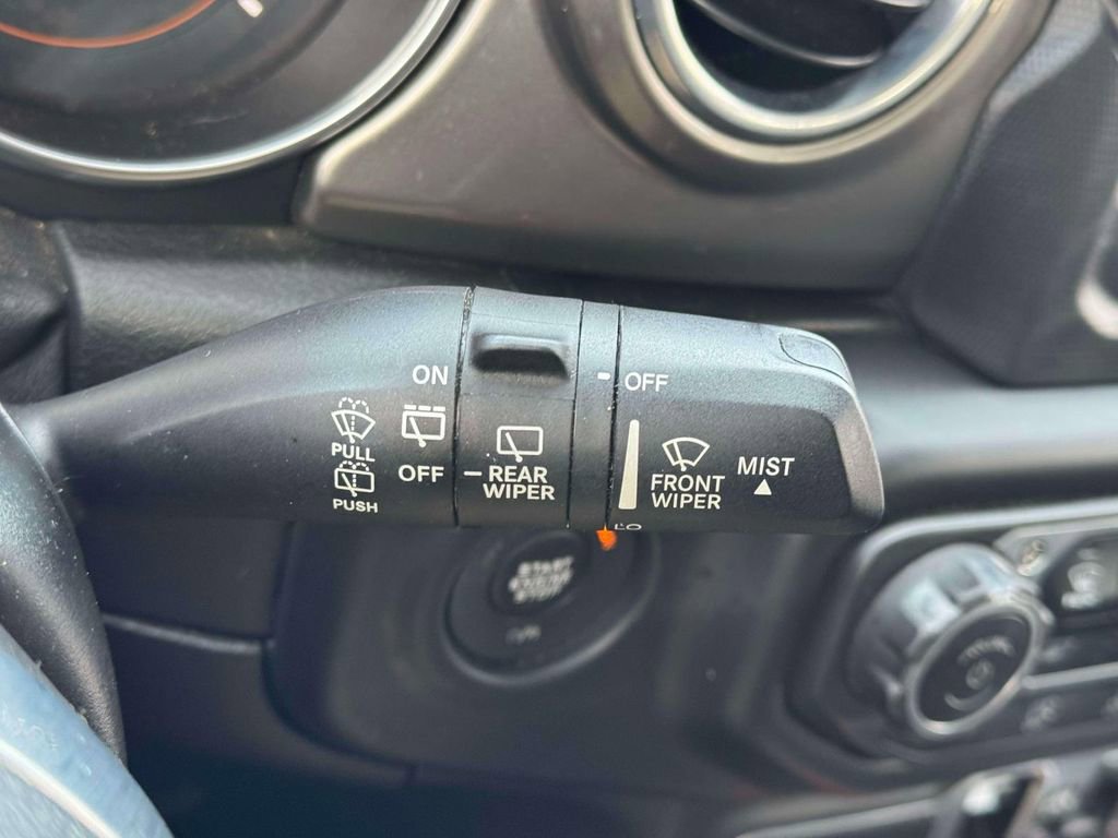 Used 2018 Jeep Wrangler Unlimited Sahara image 26